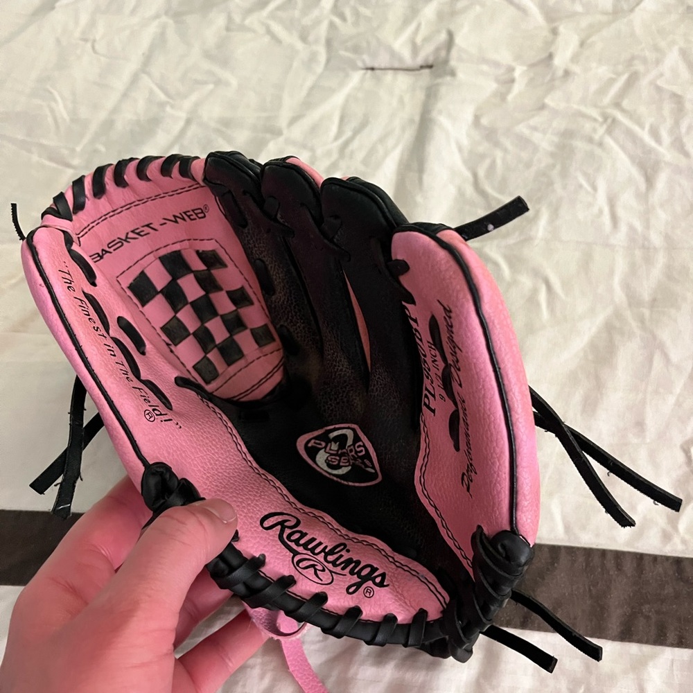 Girls softball catchers mitt!